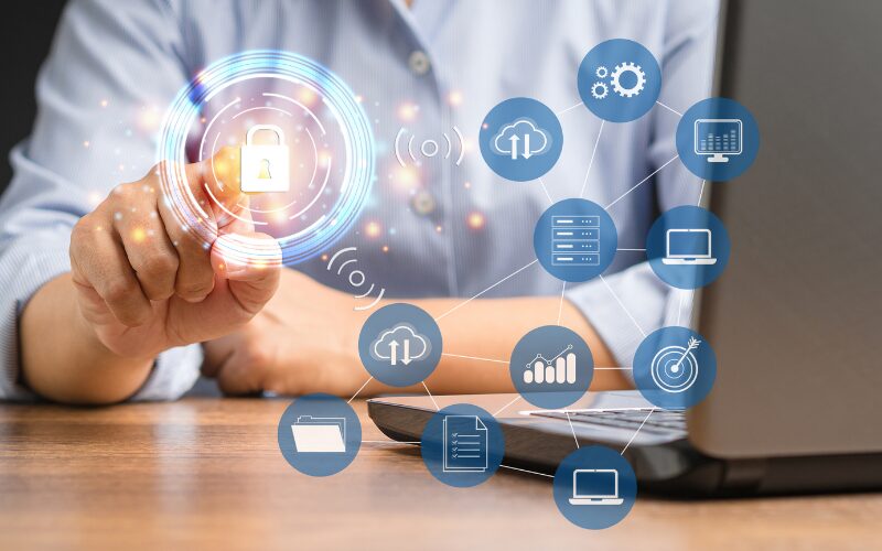 Website kết hợp CRM là gì? Doanh nghiệp có thực sự cần CRM marketing?