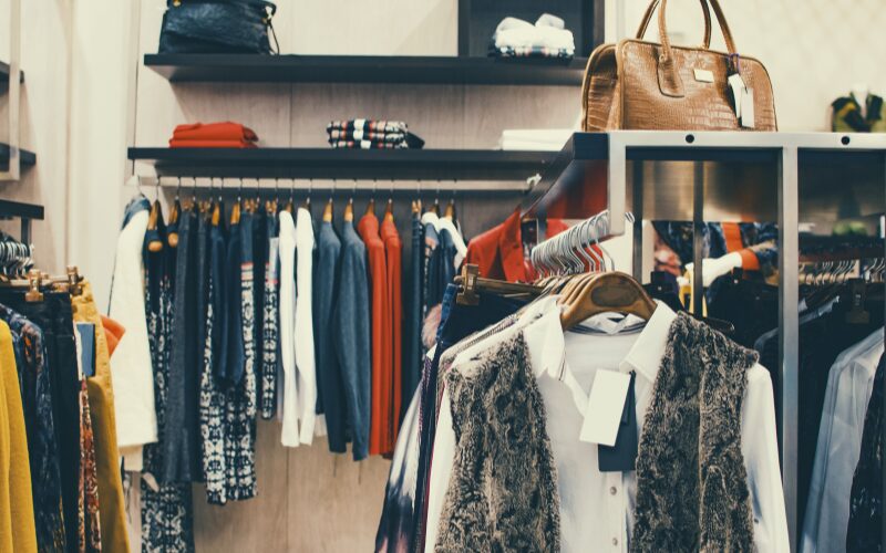 Hộ kinh doanh có nên làm website hay chỉ cần Facebook/Zalo?