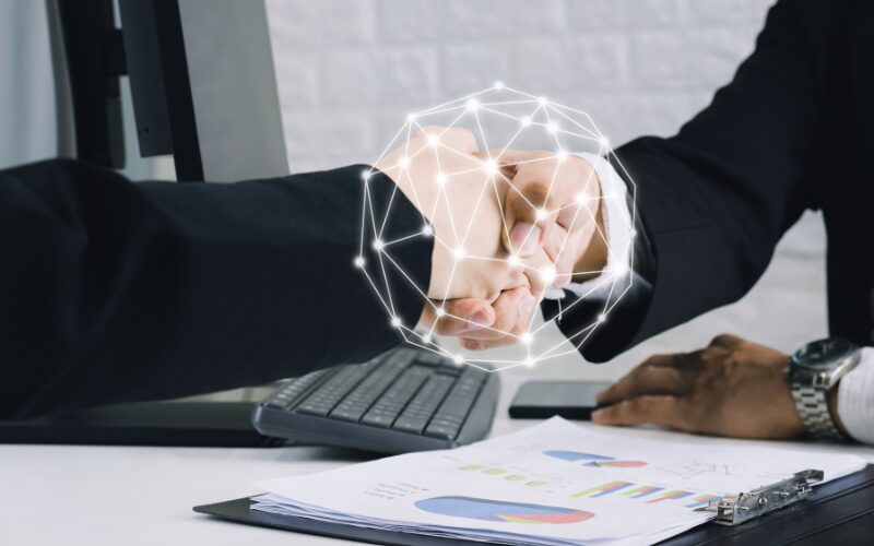 Hộ kinh doanh có nên làm website hay chỉ cần Facebook/Zalo?