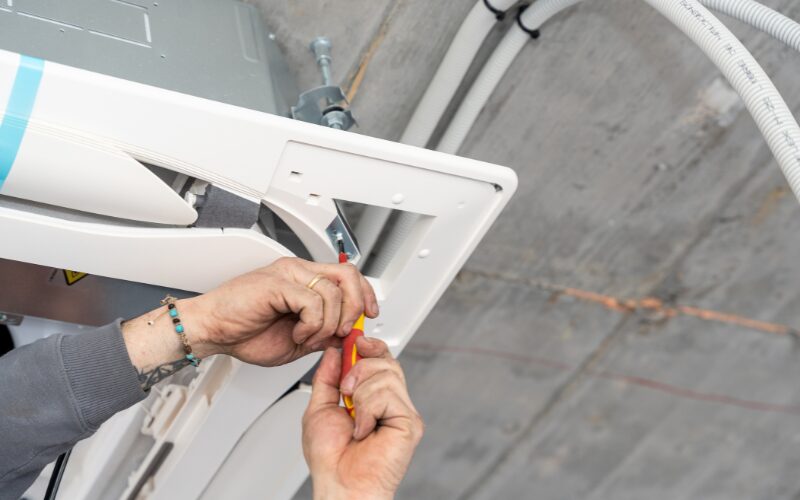 Website dịch vụ sửa chữa: Giải pháp thu hút khách hàng cho thợ điện nước, sửa máy lạnh