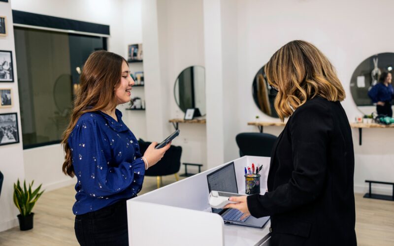 Website tiệm tóc: Giải pháp thu hút khách hàng cho salon tóc nhỏ