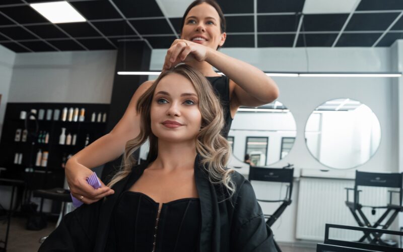 Website tiệm tóc: Giải pháp thu hút khách hàng cho salon tóc nhỏ