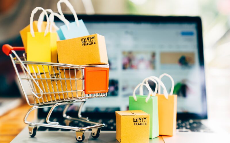 Shop nhỏ khó cạnh tranh? Giải pháp phát triển bền vững trong thời đại số